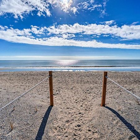 Oak Island Beachfront Condo With Community Pool Kültér fotó