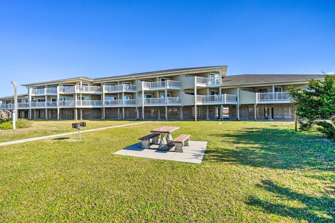 Oak Island Beachfront Condo With Community Pool Kültér fotó