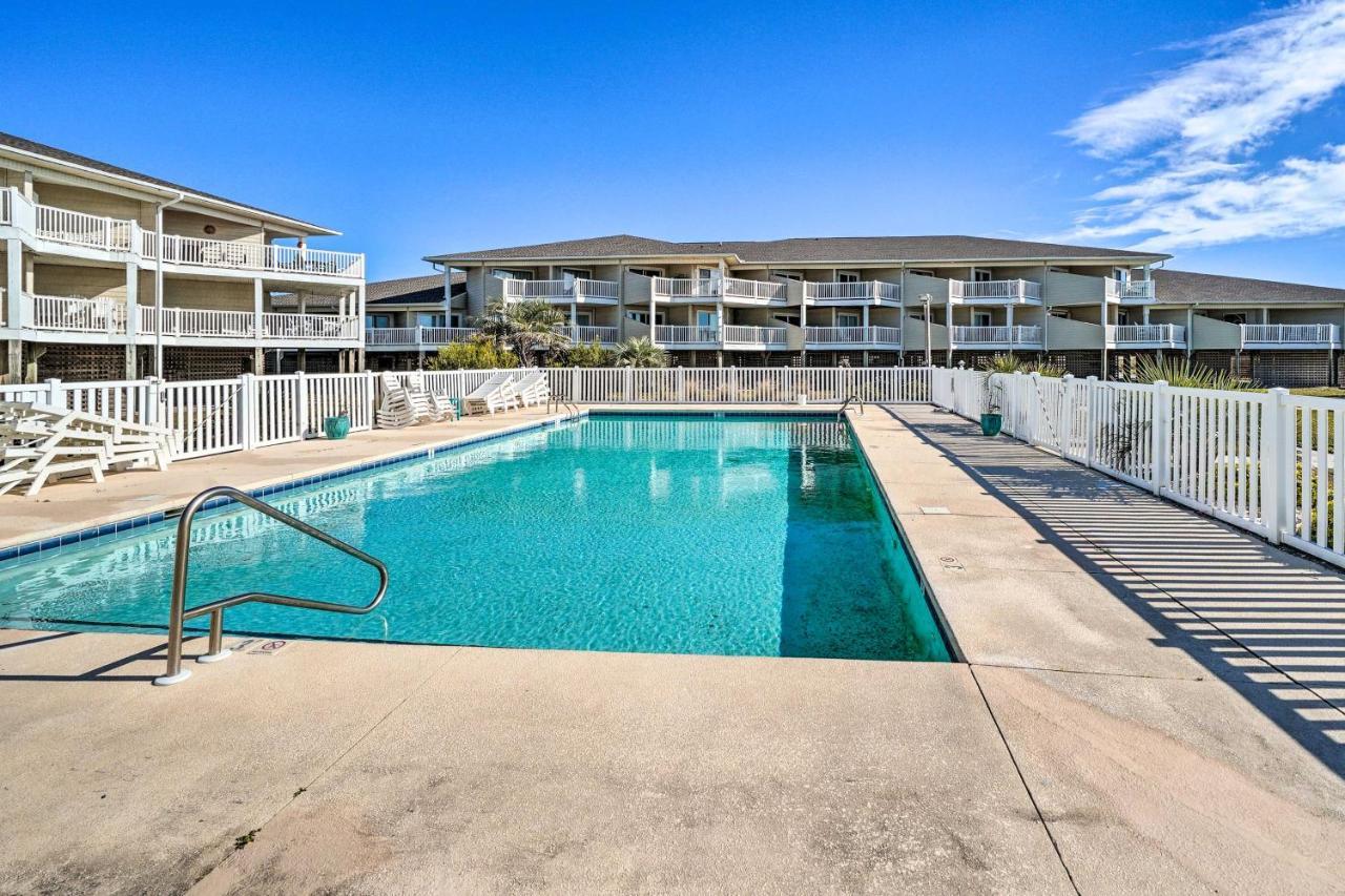 Oak Island Beachfront Condo With Community Pool Kültér fotó