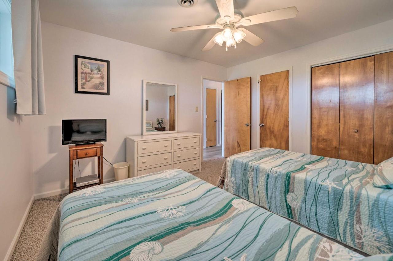 Oak Island Beachfront Condo With Community Pool Kültér fotó