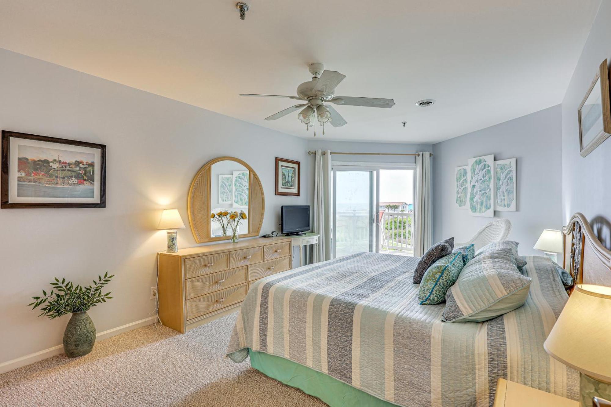 Oak Island Beachfront Condo With Community Pool Kültér fotó