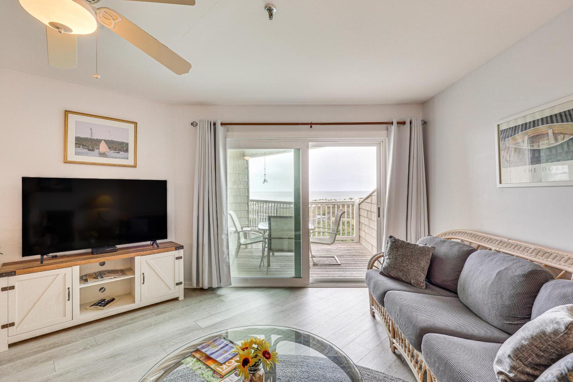 Oak Island Beachfront Condo With Community Pool Kültér fotó