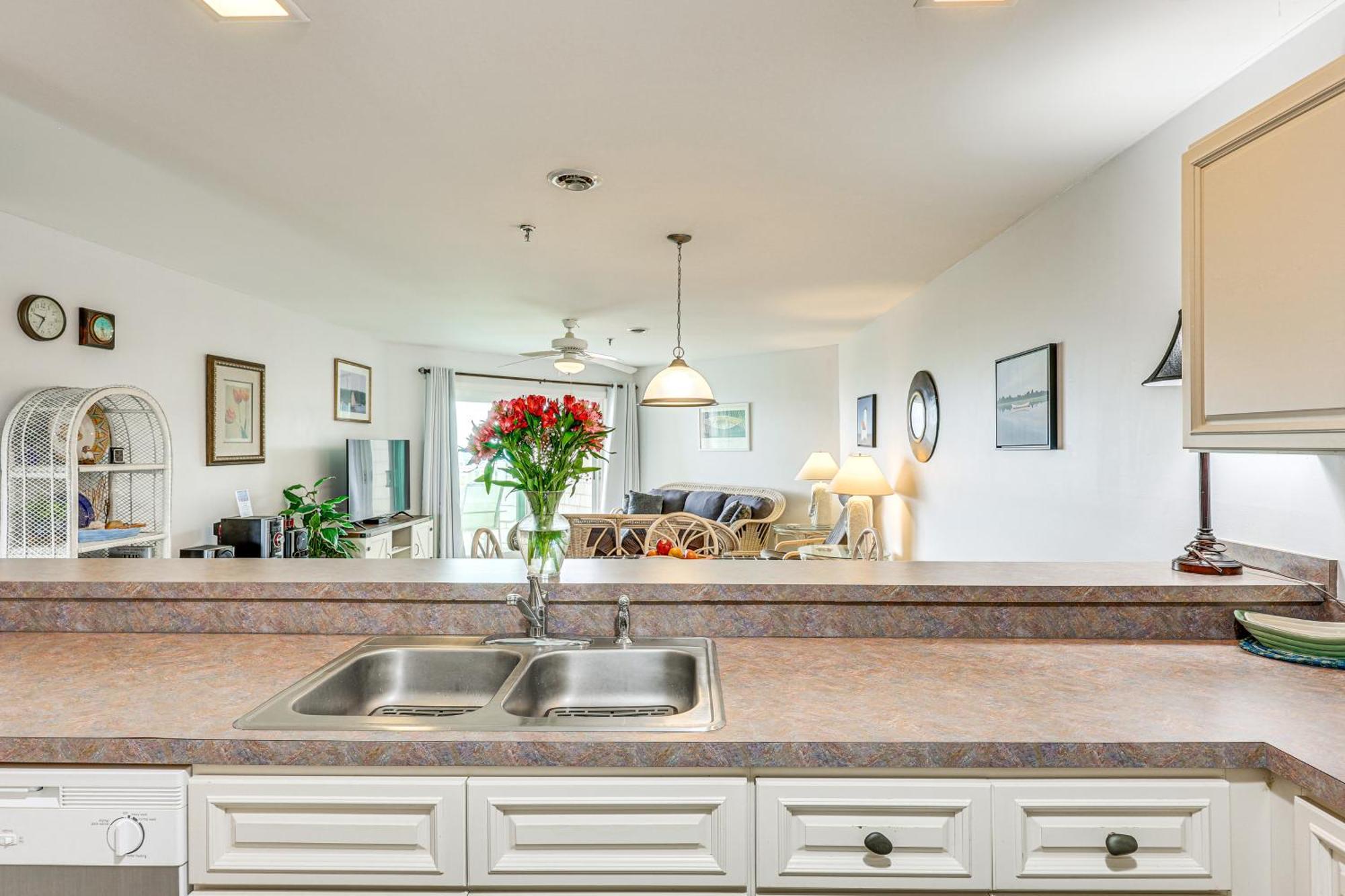Oak Island Beachfront Condo With Community Pool Kültér fotó