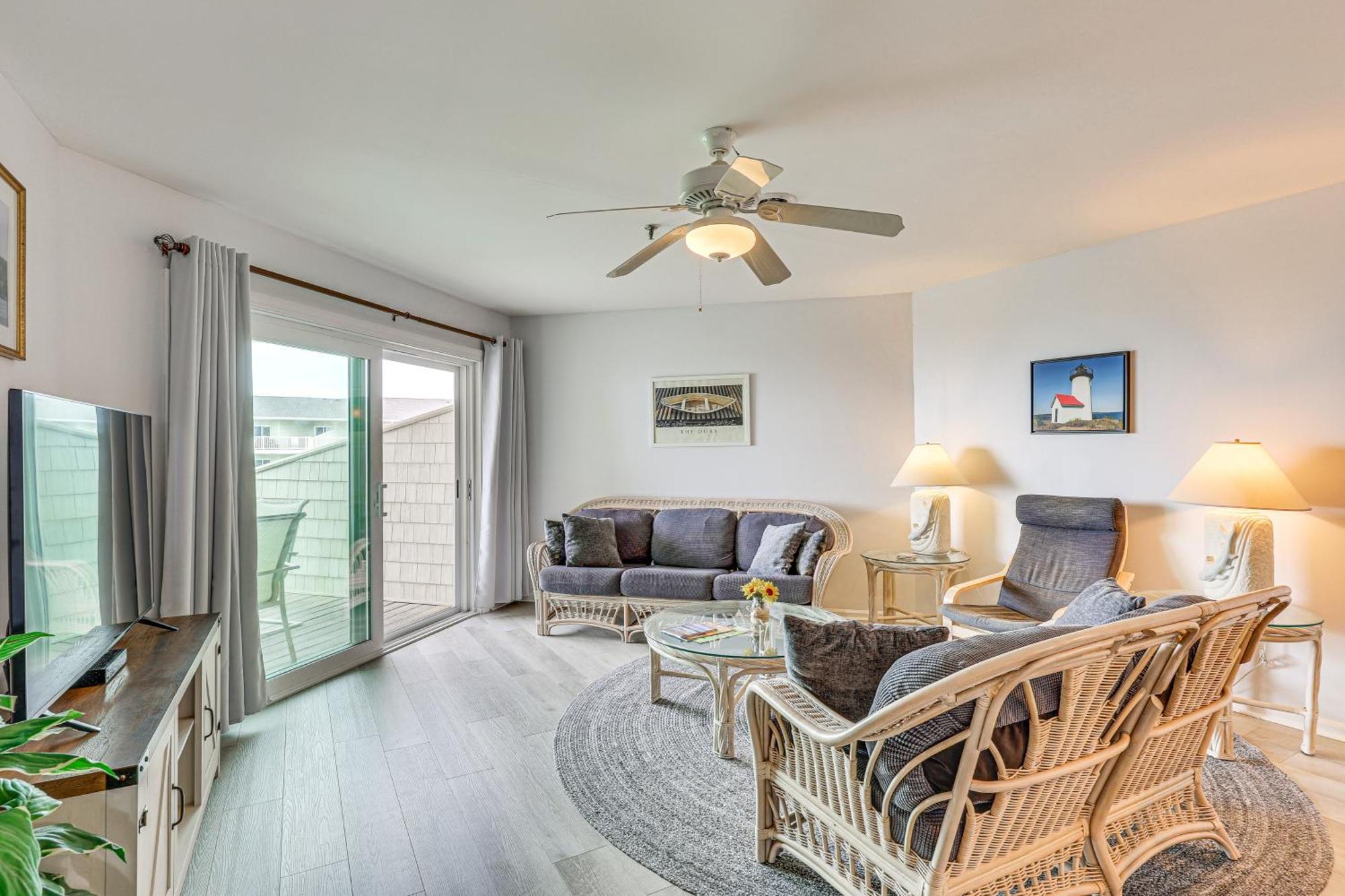 Oak Island Beachfront Condo With Community Pool Kültér fotó