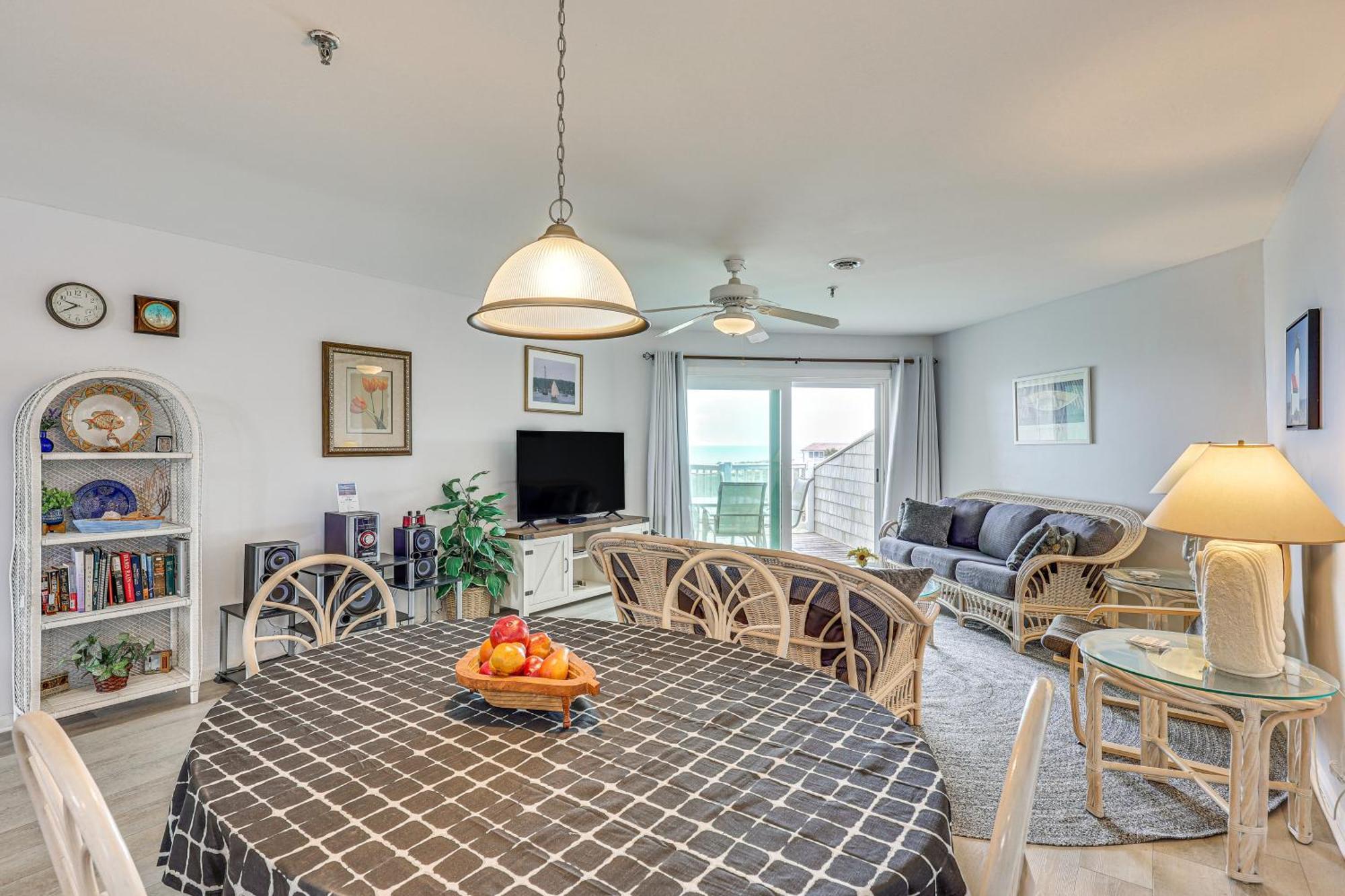 Oak Island Beachfront Condo With Community Pool Kültér fotó